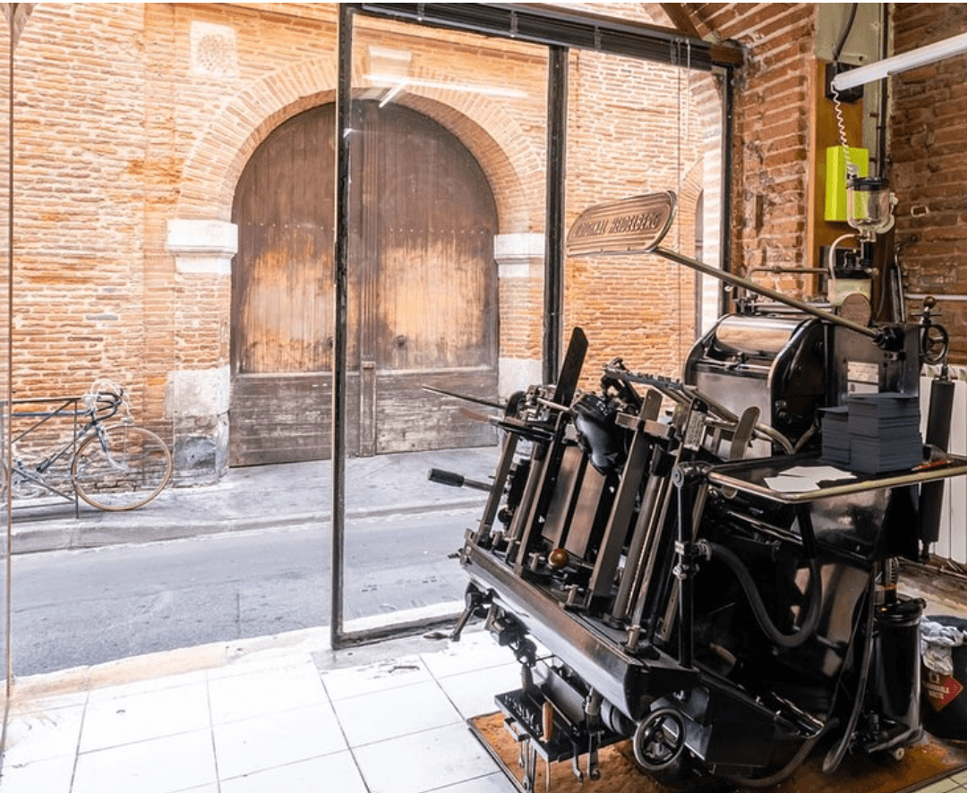 Traditional printing press machine